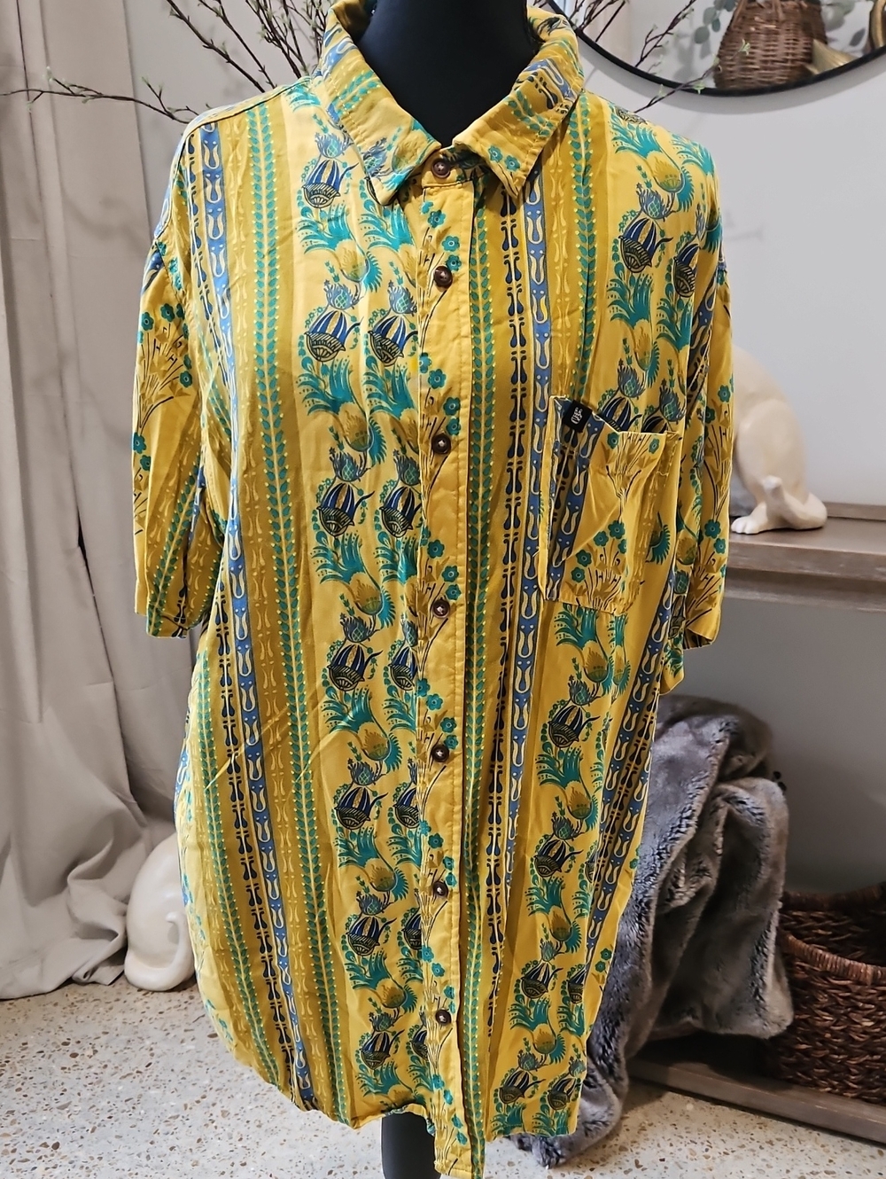 Junk Food Clothing Women's Yellow Floral Stripe Button-Up Shirt. Size XL
